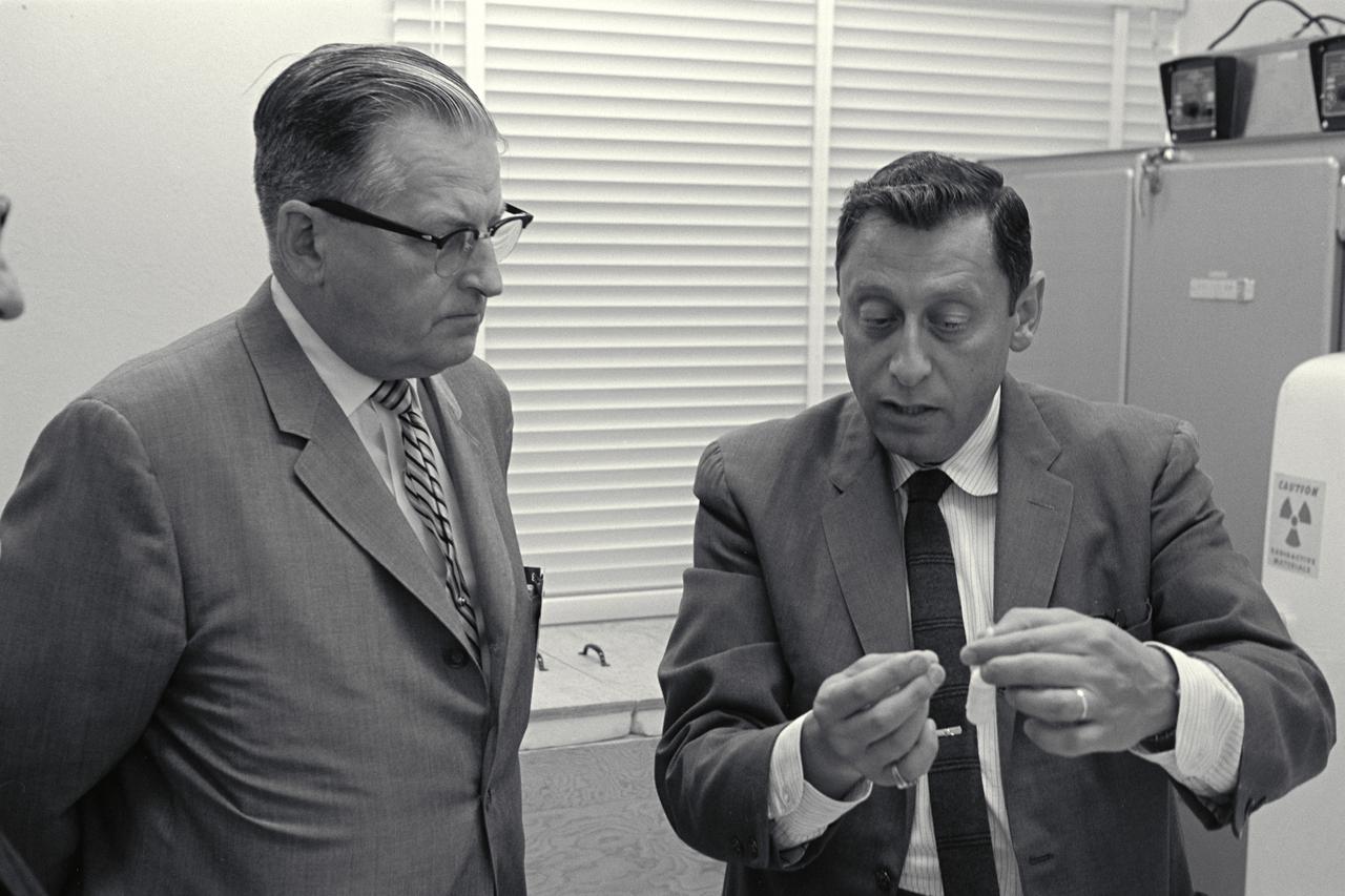 Dr Harold Klein discusses work with Congressman William K Van Pelt during visit and tour of Ames