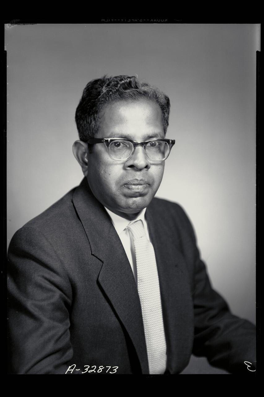 Portrait: Dr Cyril Ponnamperuma