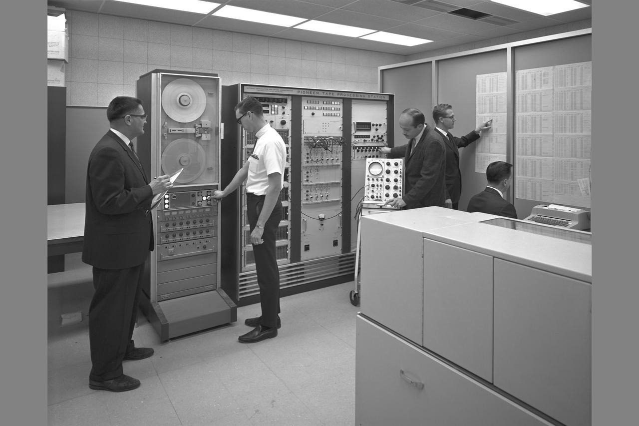 MR. R. O. FIMMEL, MR. G. R. HARVEY, R. C. VINYARD, N. WIRTH, D. KLAUK, WORKING IN THE DATA ROOM OF THE PIONEER TAPE PROCESSING STATION.  Pioneer Off-Line Data Processing System.