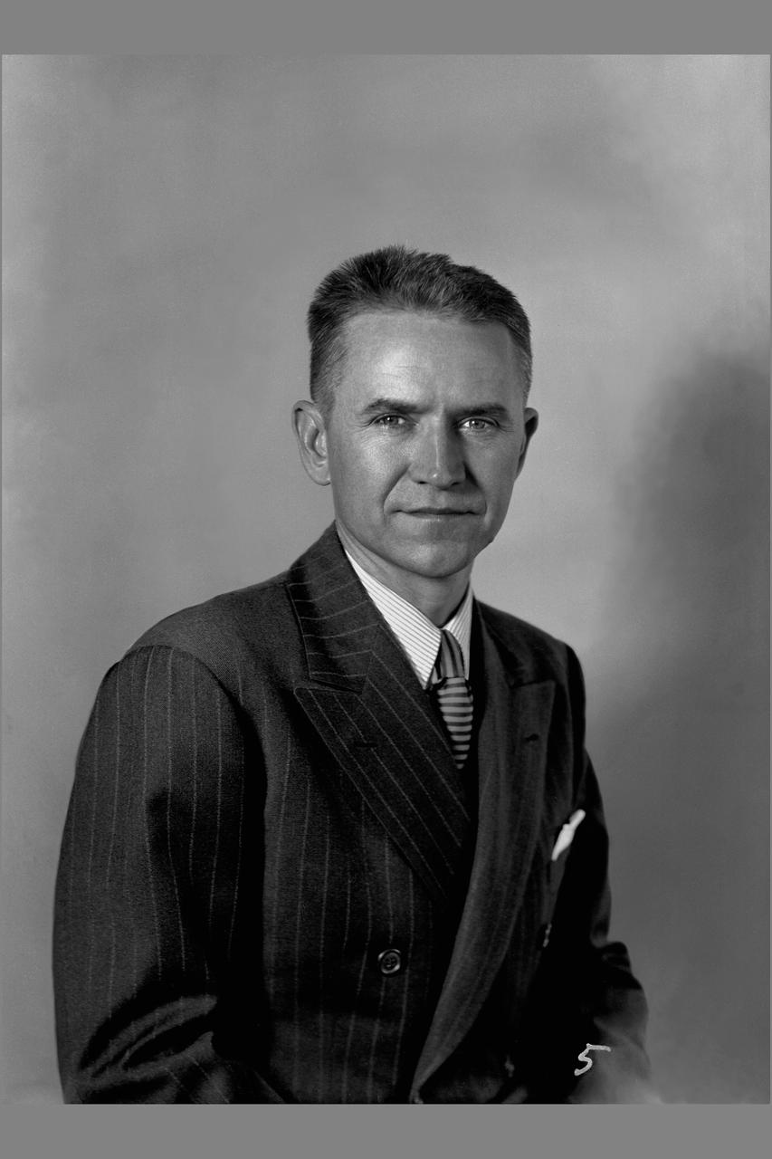 Portrait: Louis a. Rodert