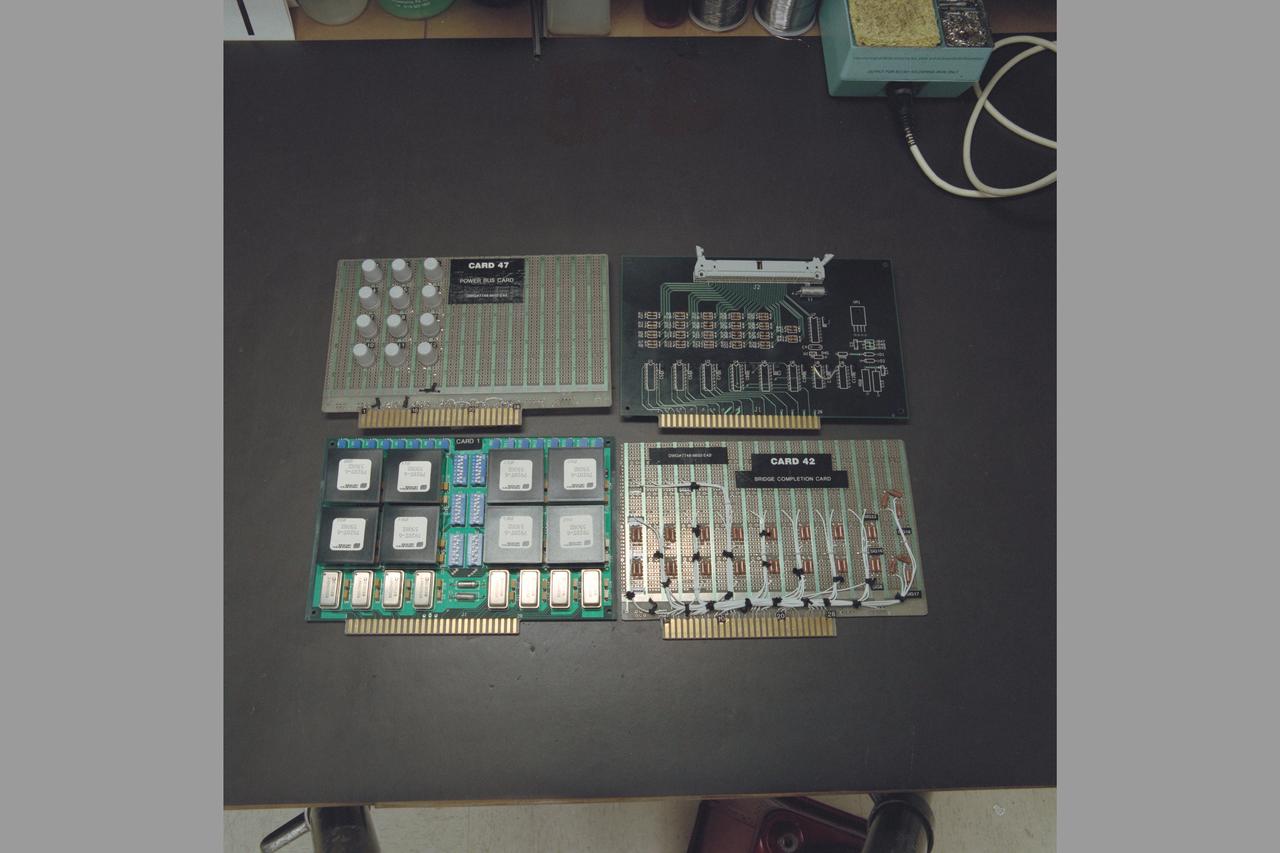 UH-60 (NASA-748) electronic assembly of Bucket