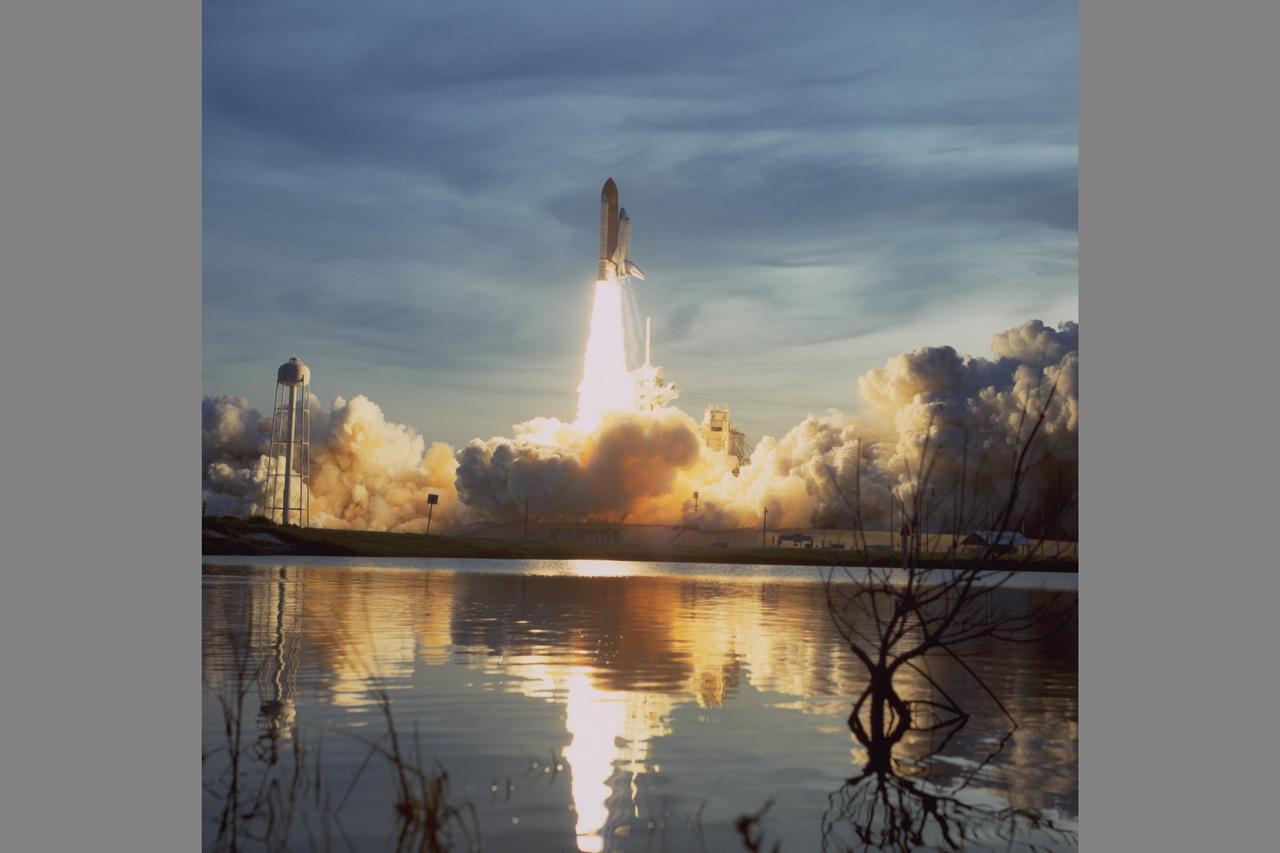 Space Shuttle Discovery STS-48 launch from Kennedy Space Center, FLA to deploy the Upper Atmosphere Research Satellite (UARS)