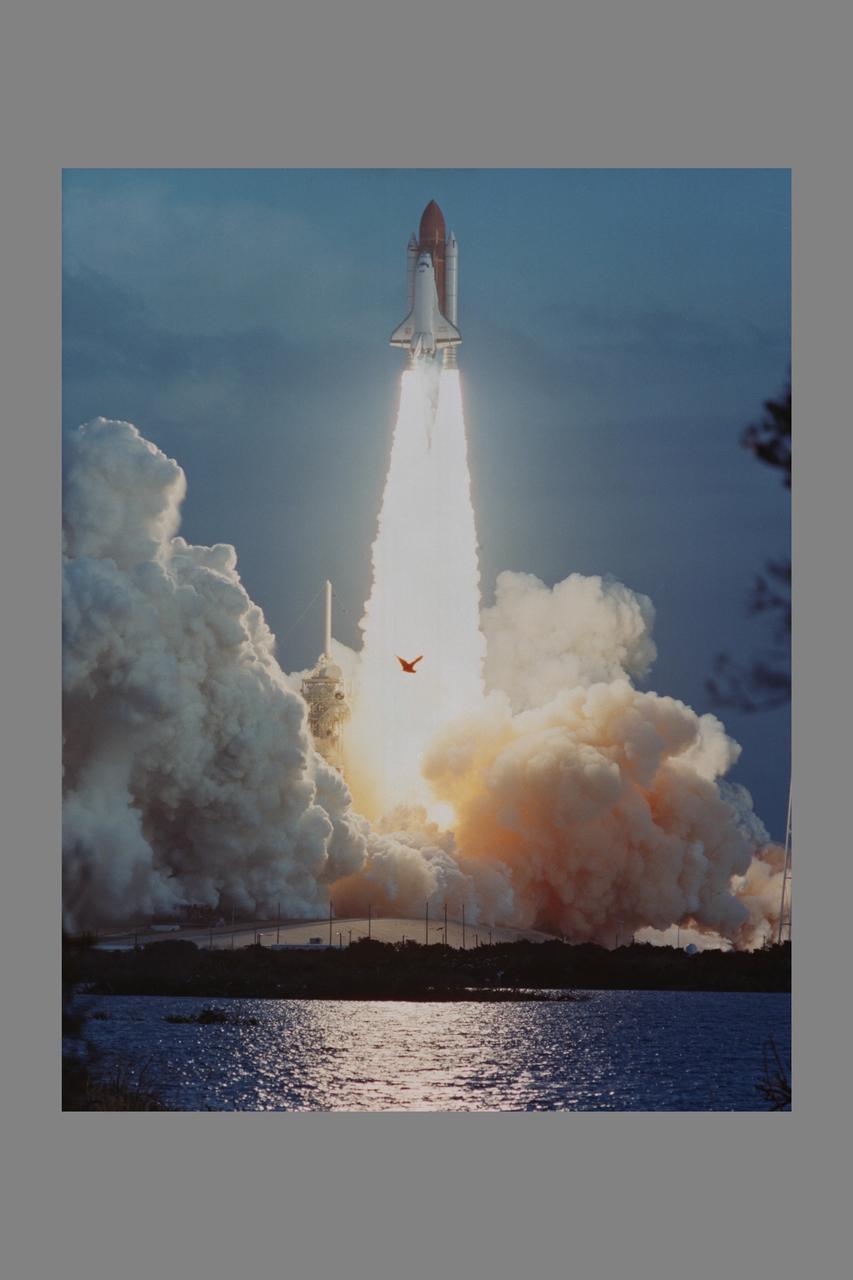 Space Shuttle Discovery STS-48 launch from Kennedy Space Center, FLA to deploy the Upper Atmosphere Research Satellite (UARS)