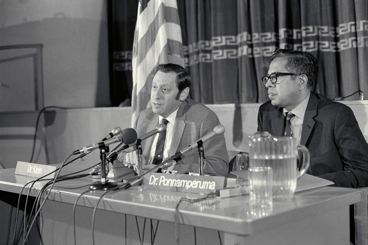 (L) Dr. Harold P Klein and (R) Dr Cyril Ponnamperuma