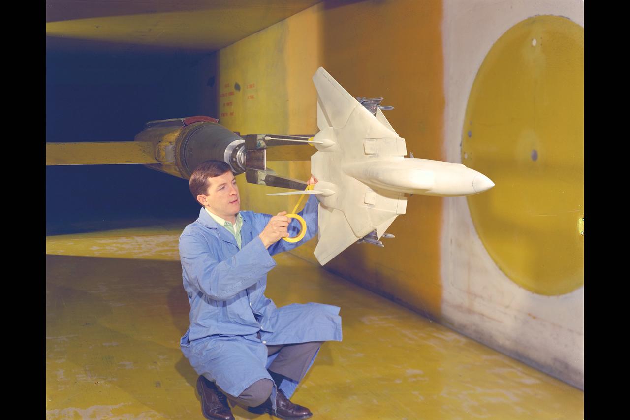 Grumman F-14A model: 9x7ft w.t. Test-97-446