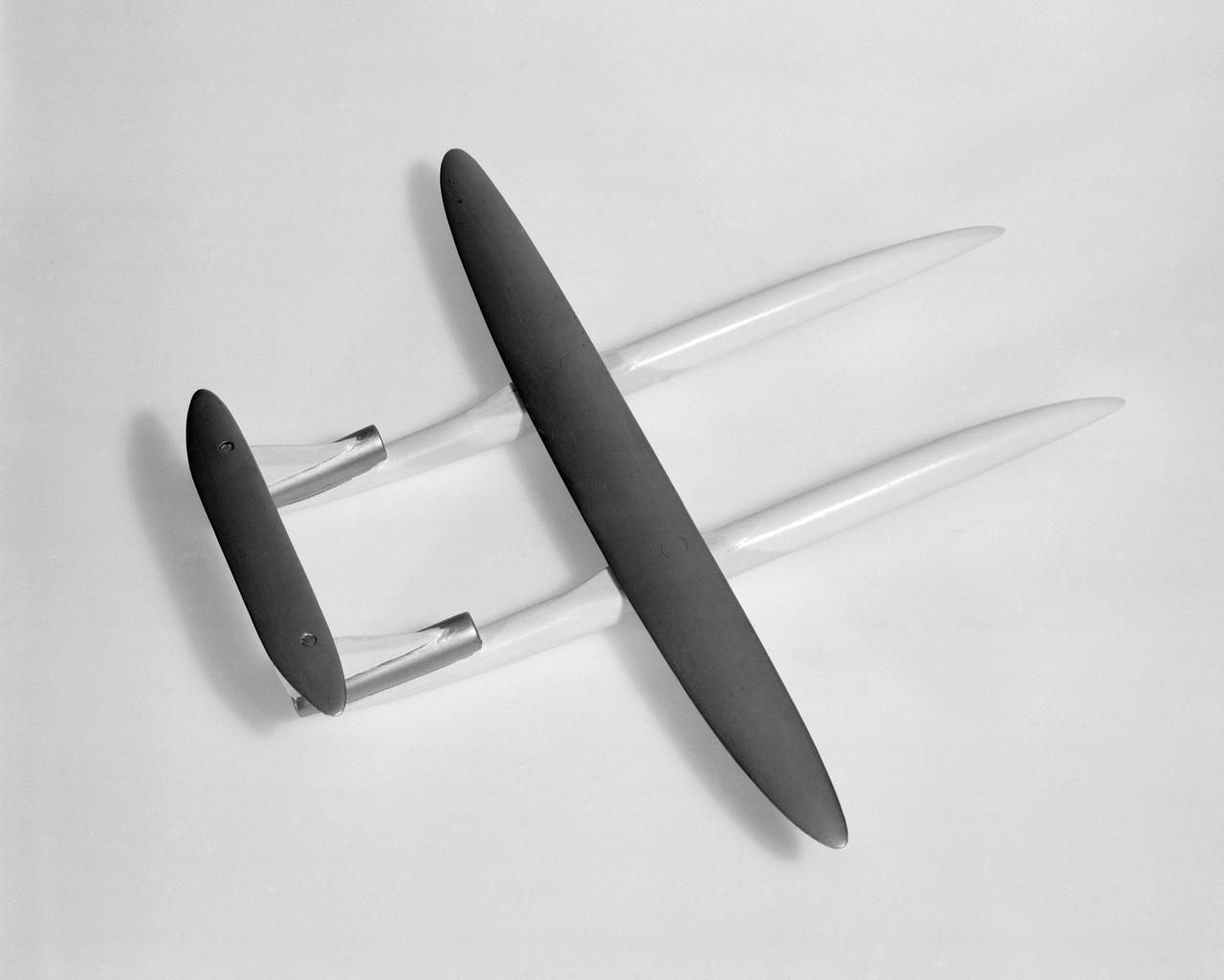 OBLIQUE WING TRANSONIC TRANSPORT MODEL (2-BODY FUSELAGE) DR. R.T. JONES' CONCEPT