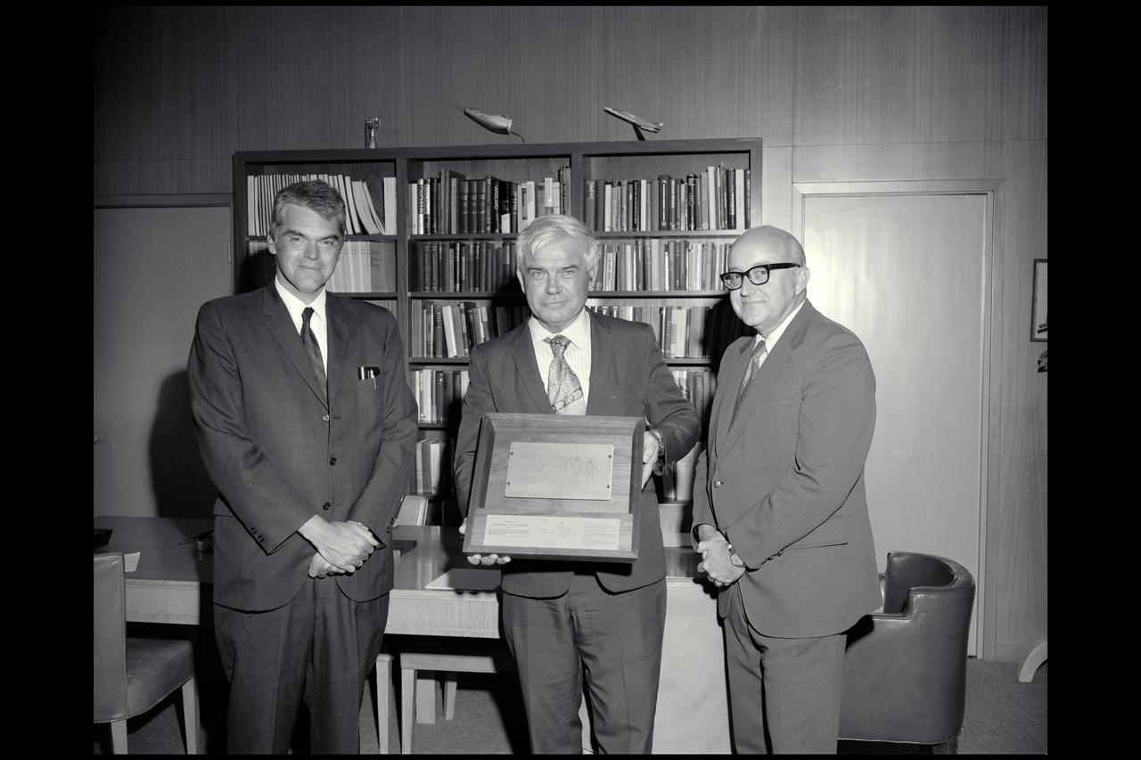 Charles 'Charlile' Hall, Hans Mark and Clarence 'Sy' Syvertson holding Pioneer 10 Plaque