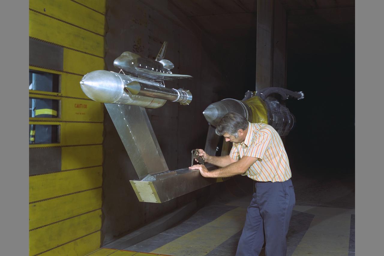 Space Shuttle Two Percent Plumes Model in the 11ft W.T. (Test-01)