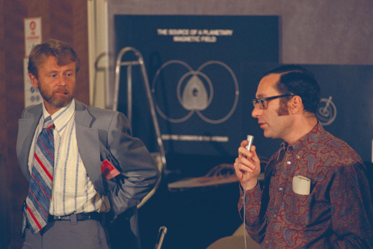 Dr. James Pollack (Ames) and Dr Tom Gehrels during press conference for Pioneer 11 Jupiter encounter