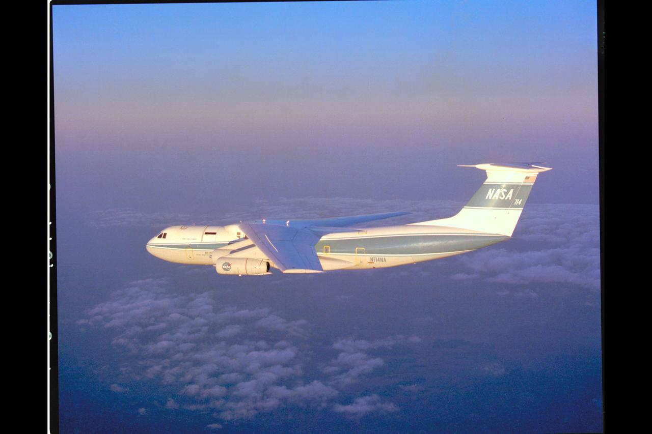 C-141 KAO in early morning flight home to Ames Research Center