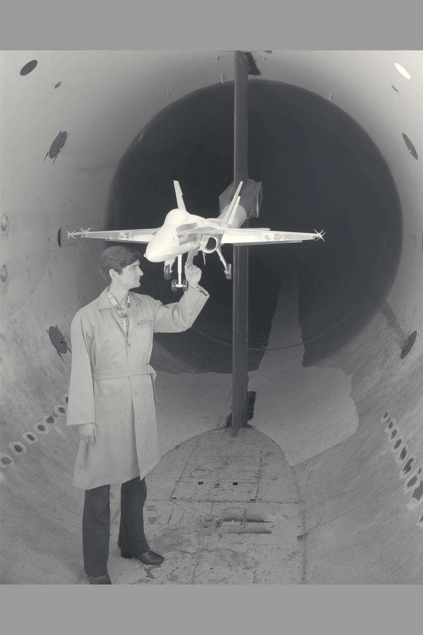 F-18 HICL II model in NASA Ames Research Center 12ft Pressure Wind Tunnel 12ft w.t.