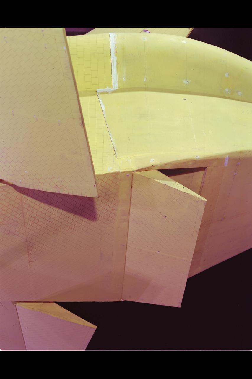 SPACE SHUTTLE VEHICLE (SSV) 0.36 SCALE MODEL, 40X80FT W.T. TESTING - TAIL FLAPS