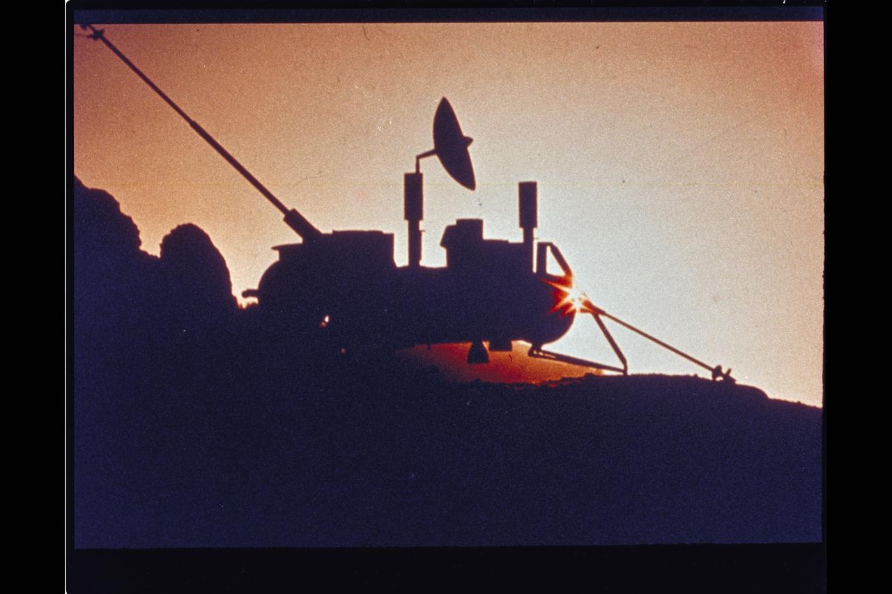 Artwork: JPL Spacecraft Vikings Explore Planet Mars