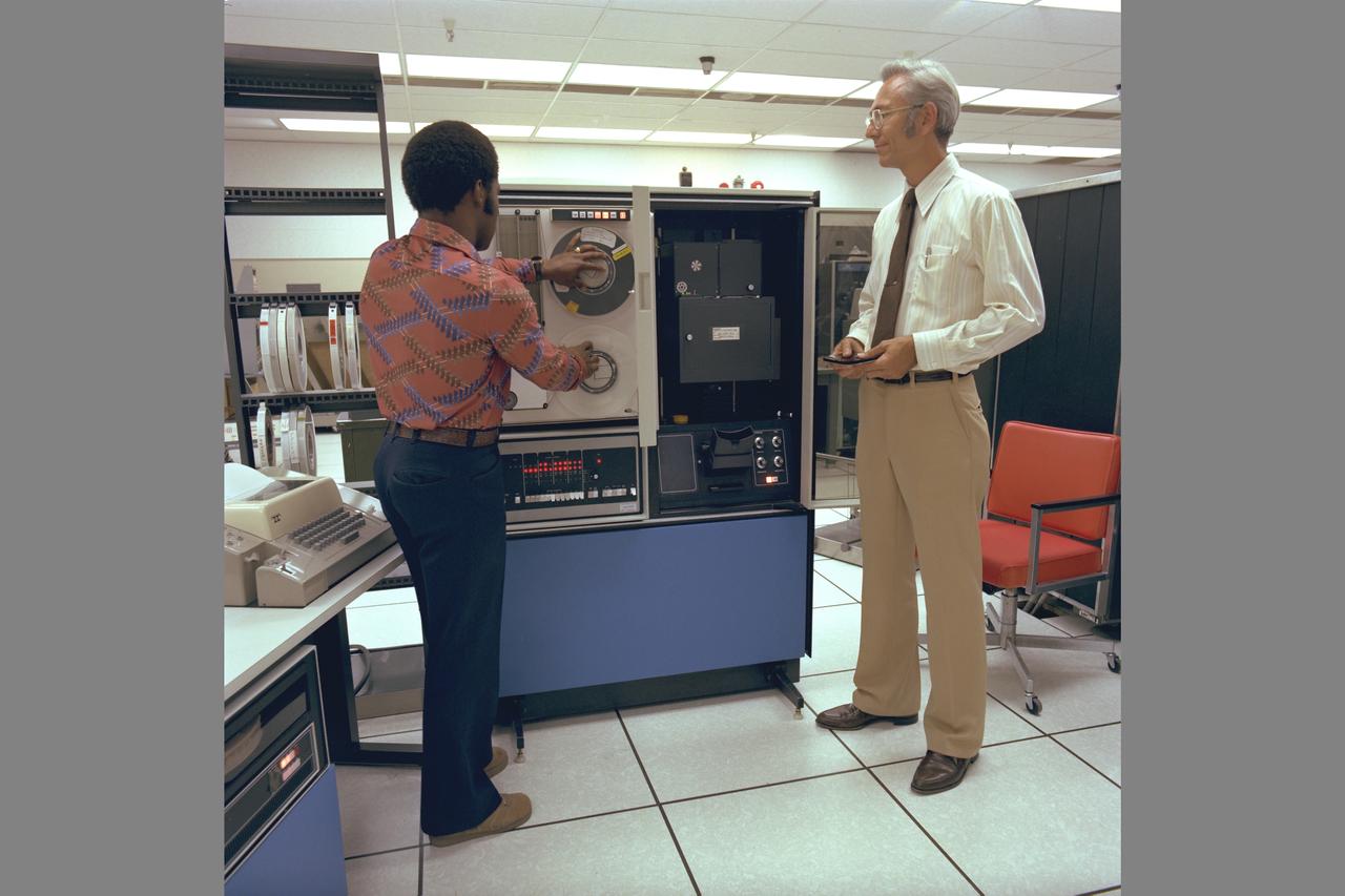 BetaCom 700H computer graphic systems in N-233 with Thomas Crawford