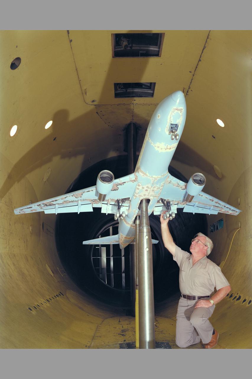 Boeing 767  Model in 12 Ft. W. T. Test -363 with R. De Conti