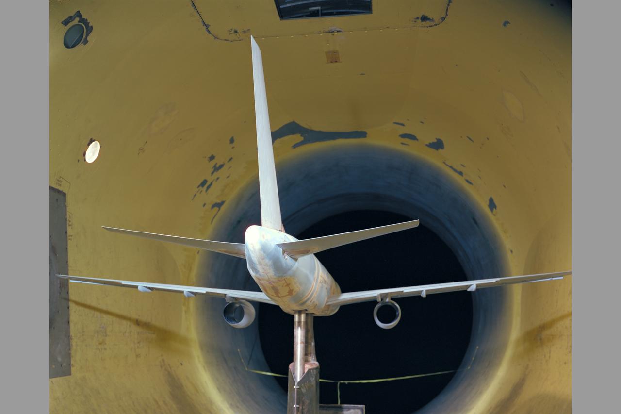Boeing 757 model test-341 in 12ft w.t.