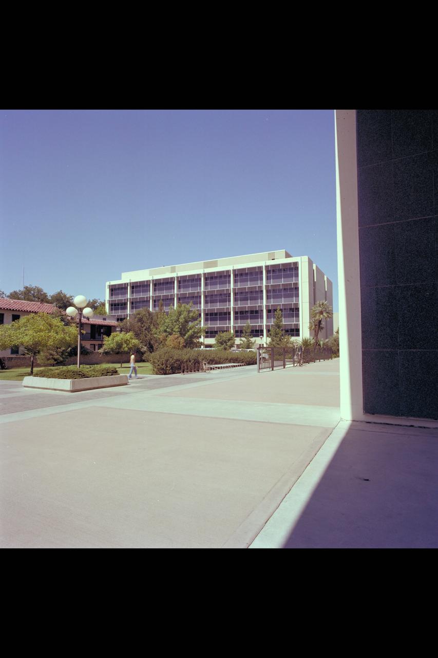 Recruiting Brochure: Carl D. Duncan (Hall of Science)