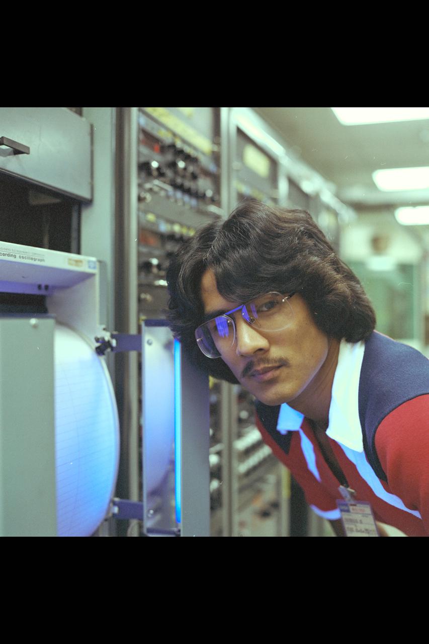 Recruiting Brochure: technician in 40x80ft w.t. control room