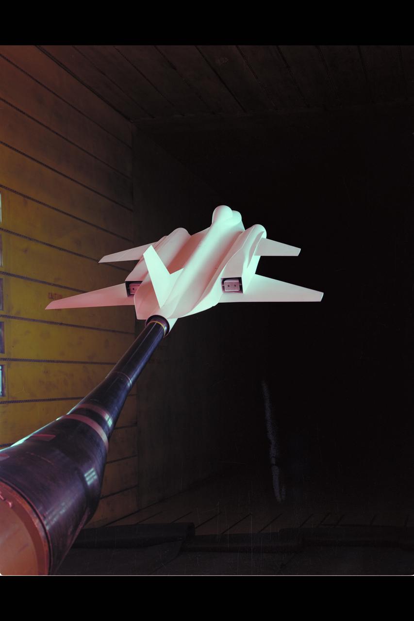 General Dynamics VSTOL Fighter model test-324 in 11x11ft w.t.