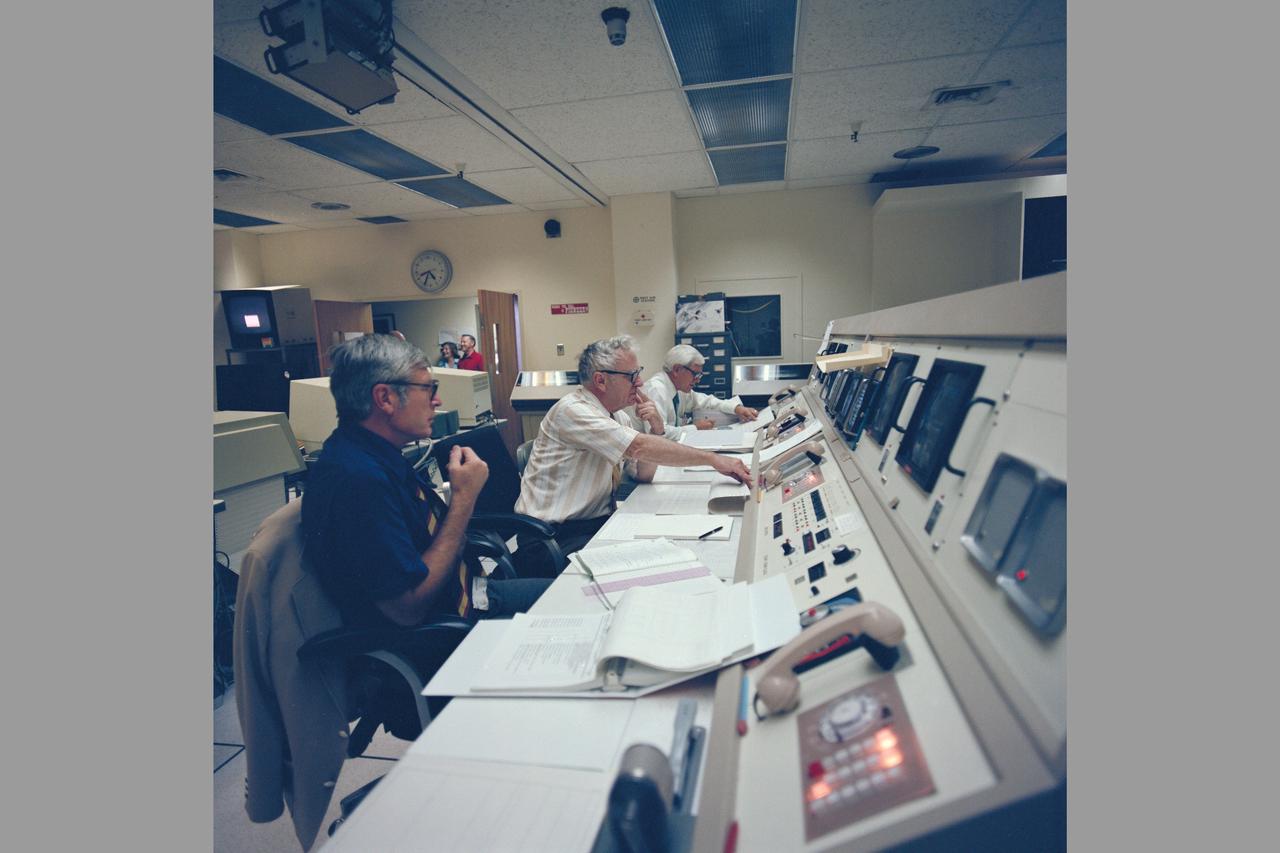 Pioneer Saturn PMOC (Mission Control Center)