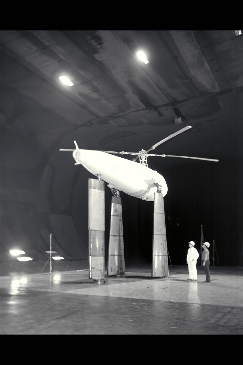 SYKORSKY BEARINGLESS MAIN ROTOR TEST IN 40X80FT W.T.