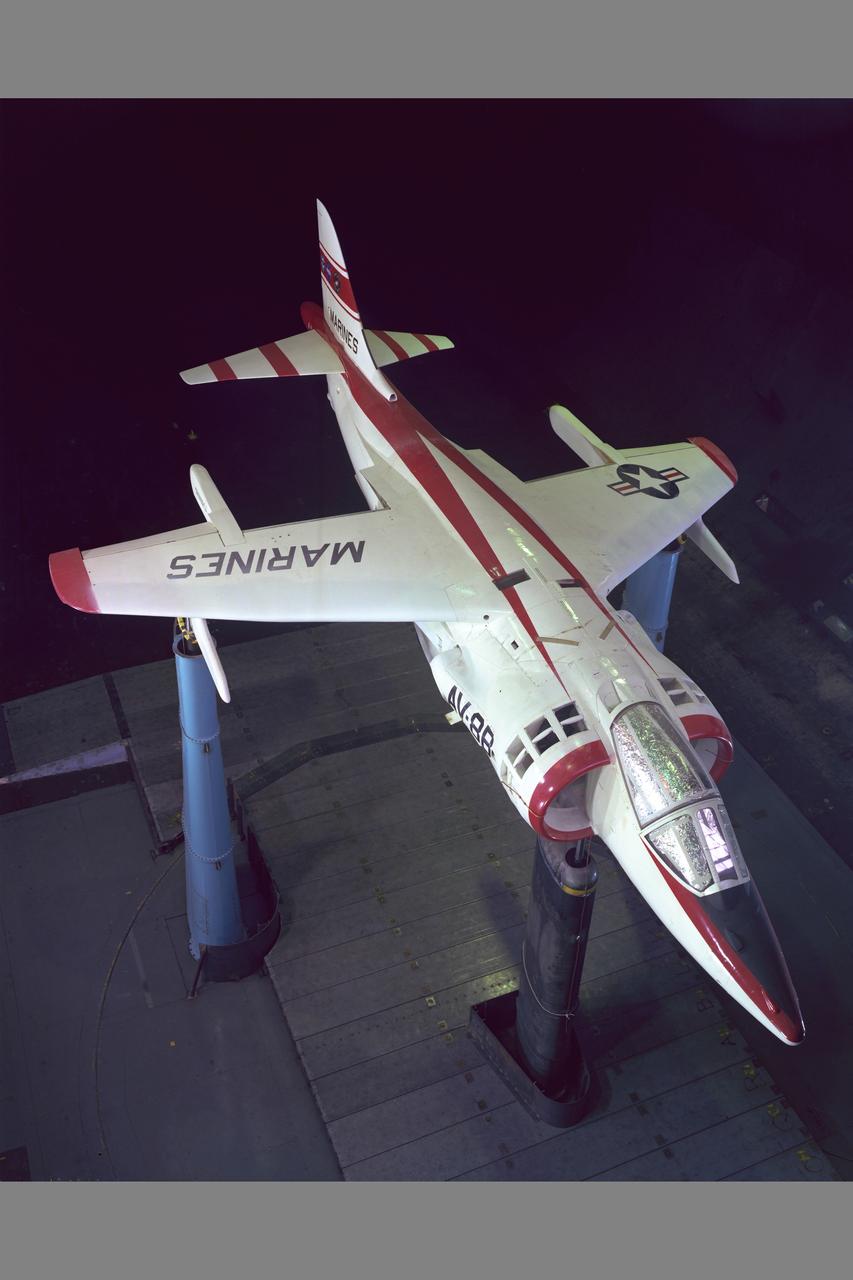 NASA/NAVAIR Marine AV-8B aircraft test-493 in 40x80ft. w.t.