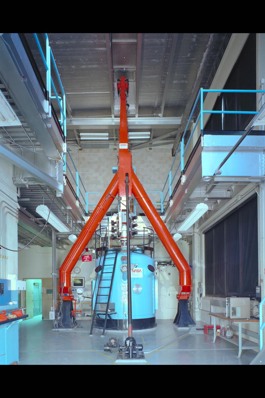 N-204A Verticle Gun is used to simulate the physics and mechanics of planetaryimpact cratering phenomena. (gun shown in vertical position