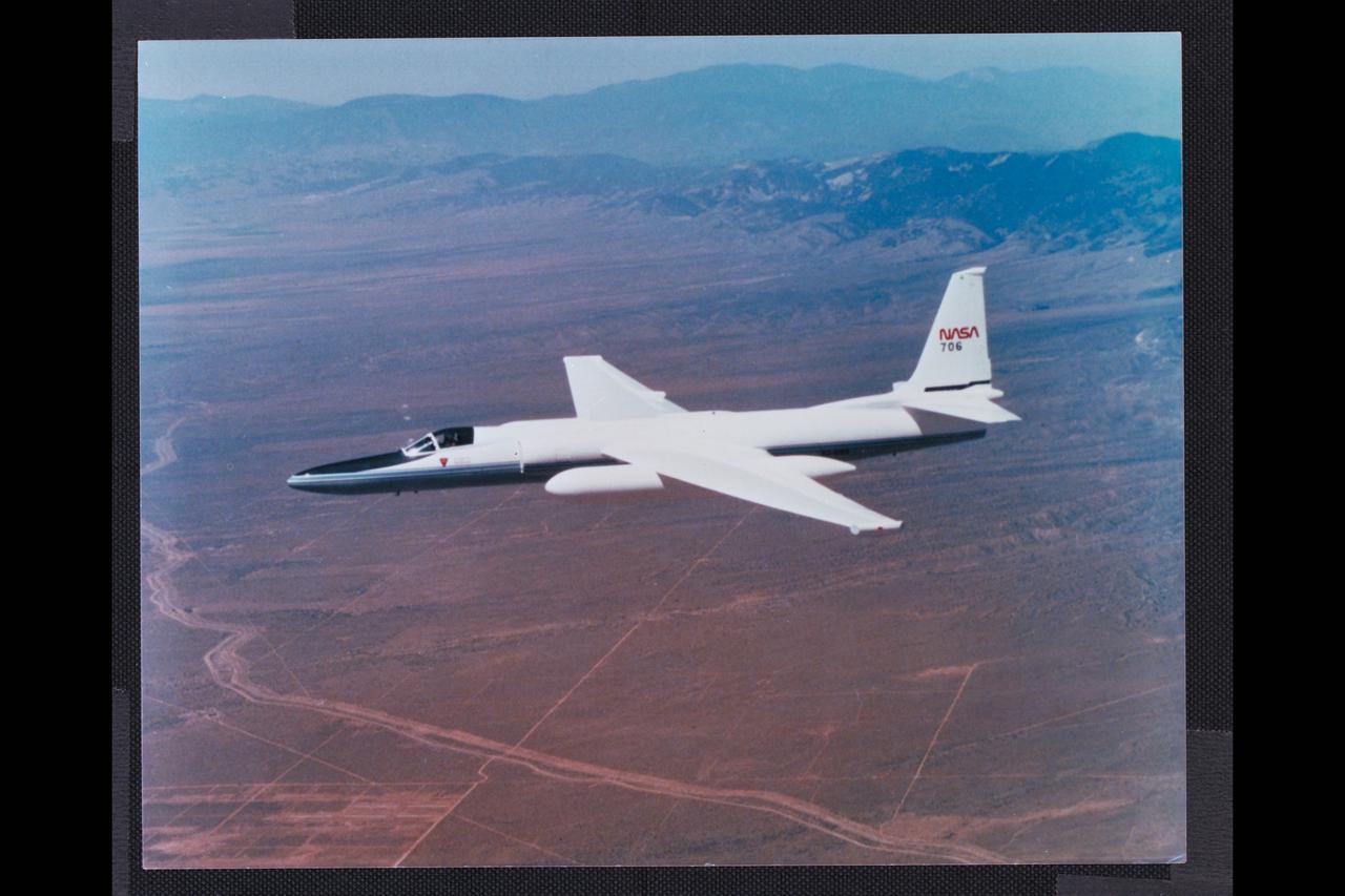 ER-2 (NASA-706) in flight. (Lockheed C81-1197-13)