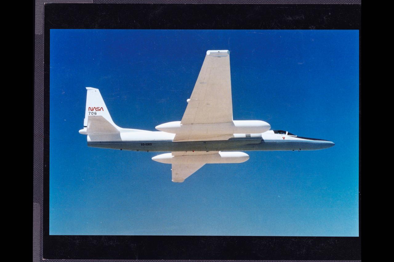 ER-2 (NASA-706) in flight. (Lockheed C81-1197-13)