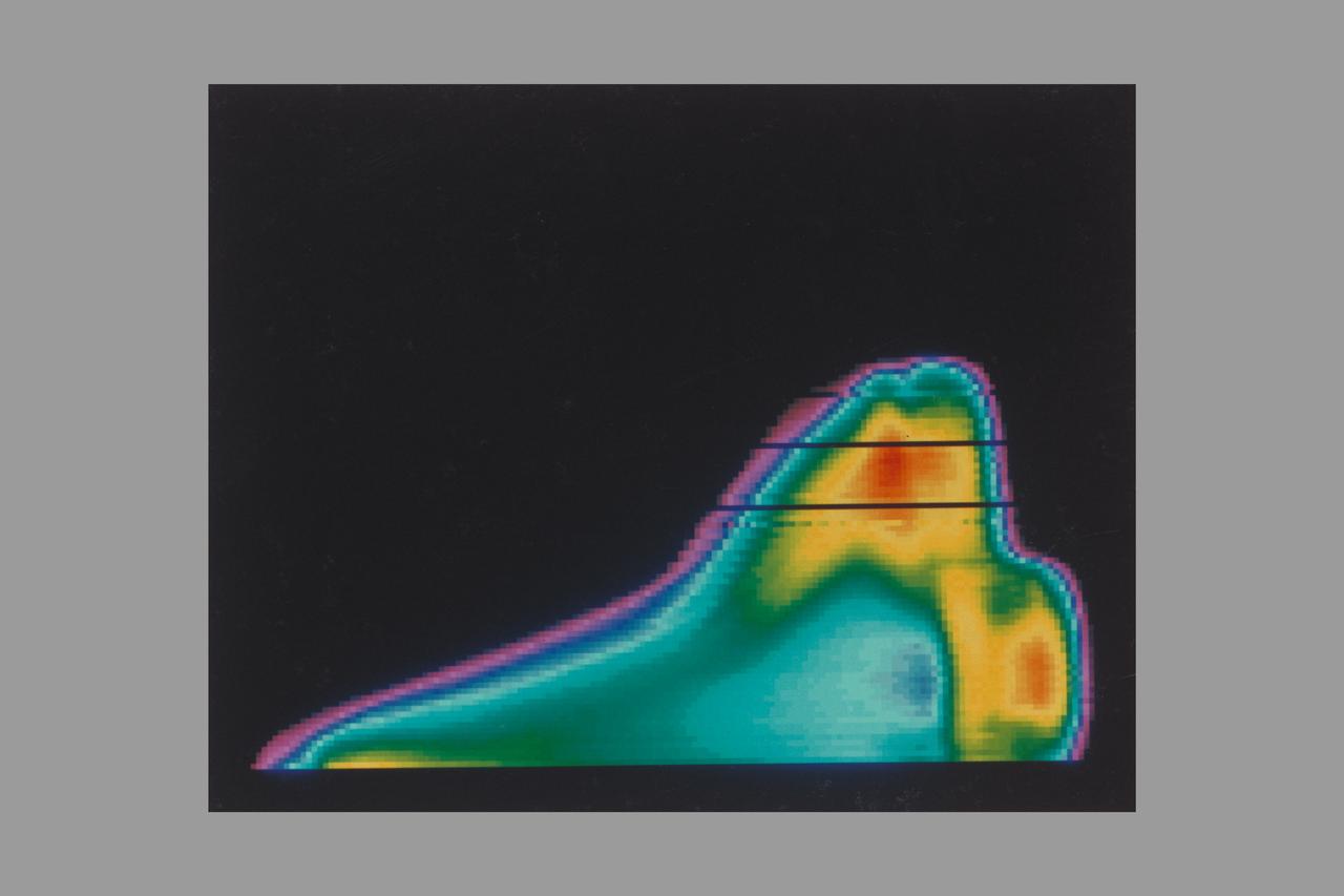 Heating pattern of the Space Shuttle as measured by infrared instruments aboard the Kuiper Airborne Observatory (KAO)