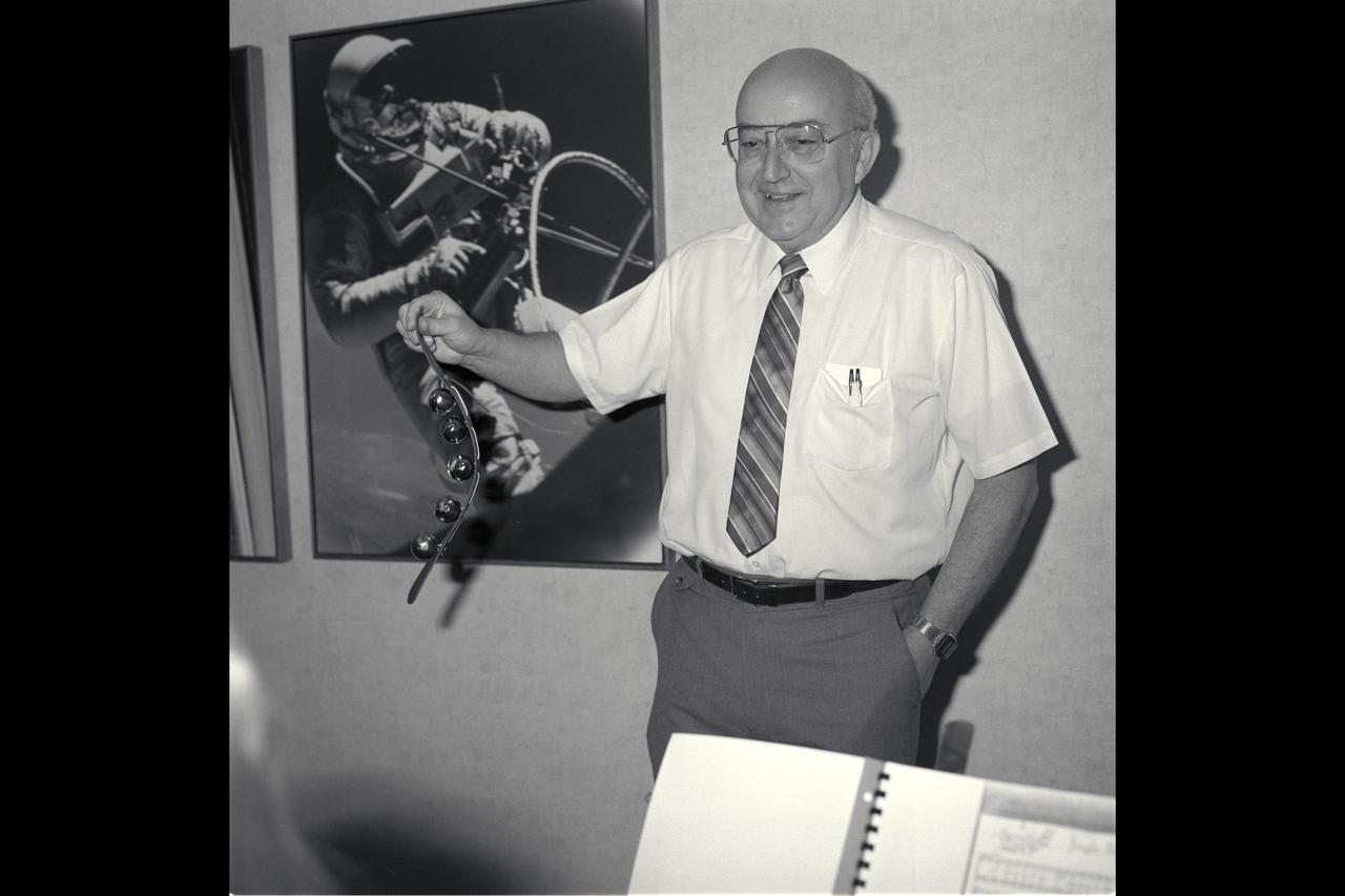 Sy Syvertson being entertained by the Ames Christmas Carolers