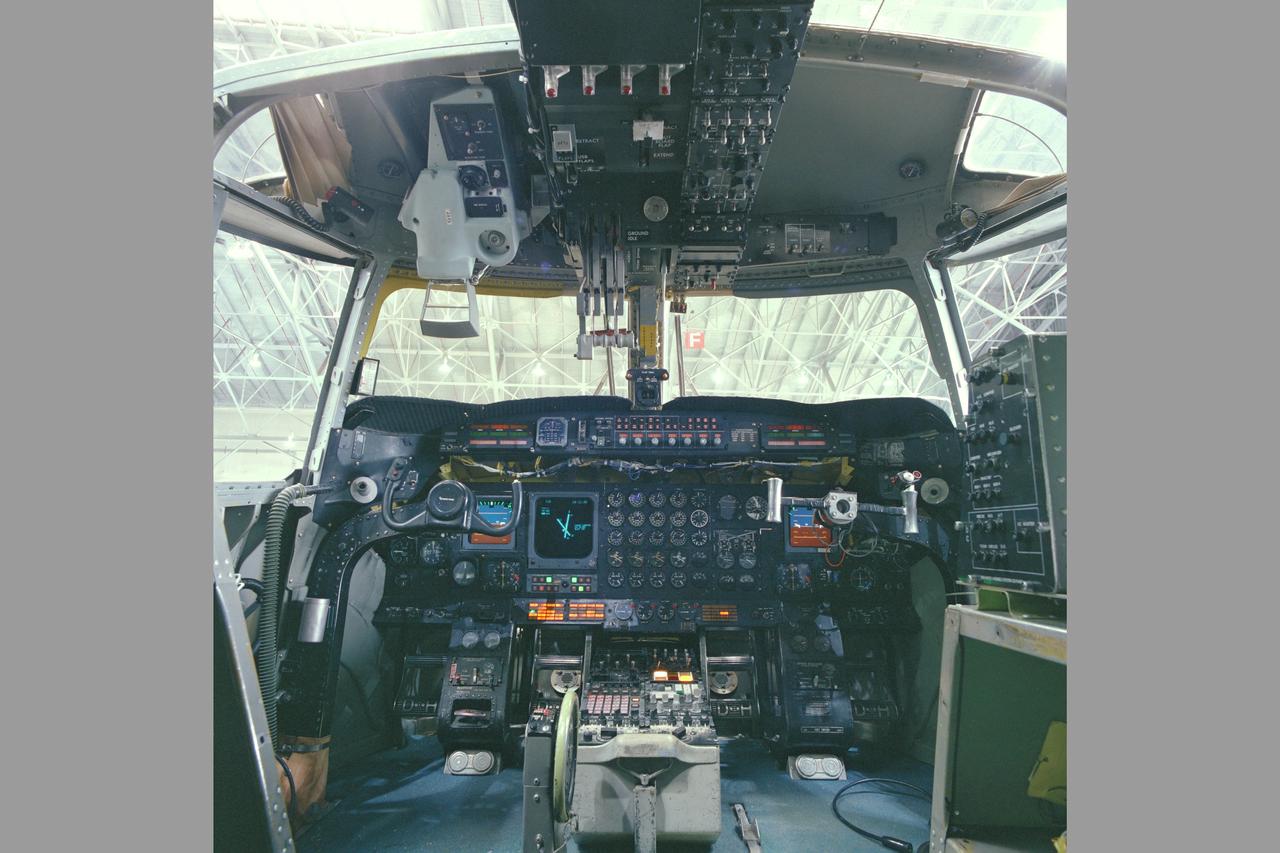 QSRA (QUIET STOL RESEARCH AIRCRAFT) COCKPIT SHOWING GUIDANCE EQUIPMENT, CONTROL AND DISPLAY