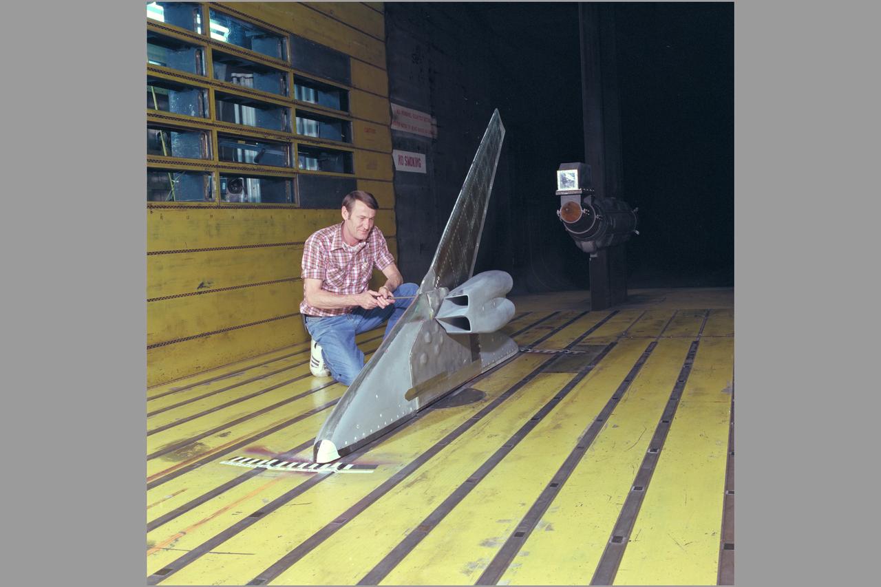 B-1B Shock Induced Ocillation 11x11ft w.t. test-537