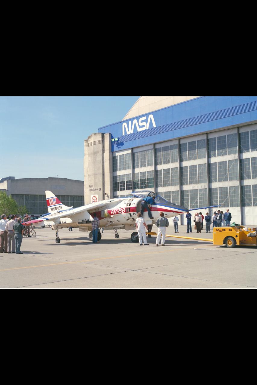 YAV-8B Aircraft arrival at NASA Ames Research Center (on loan to Ames from US Marines - a/c in Marine colors)