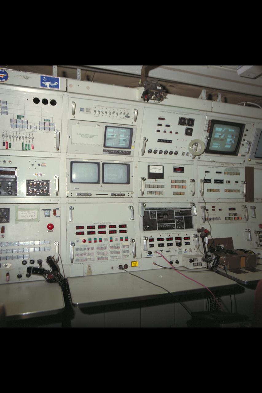C-141 KAO: Cornell University, FAR Infrared Interferometer - mission directors console