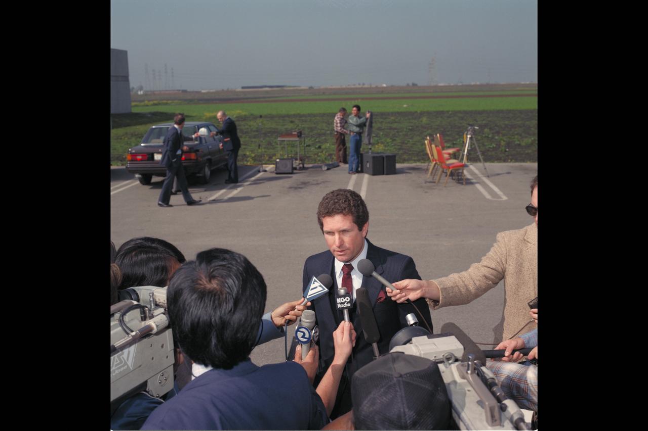 N-258 NAS (Numerical Aerodynamic Simulation) ground breaking with Dr Bill Ballhaus, Ames Director