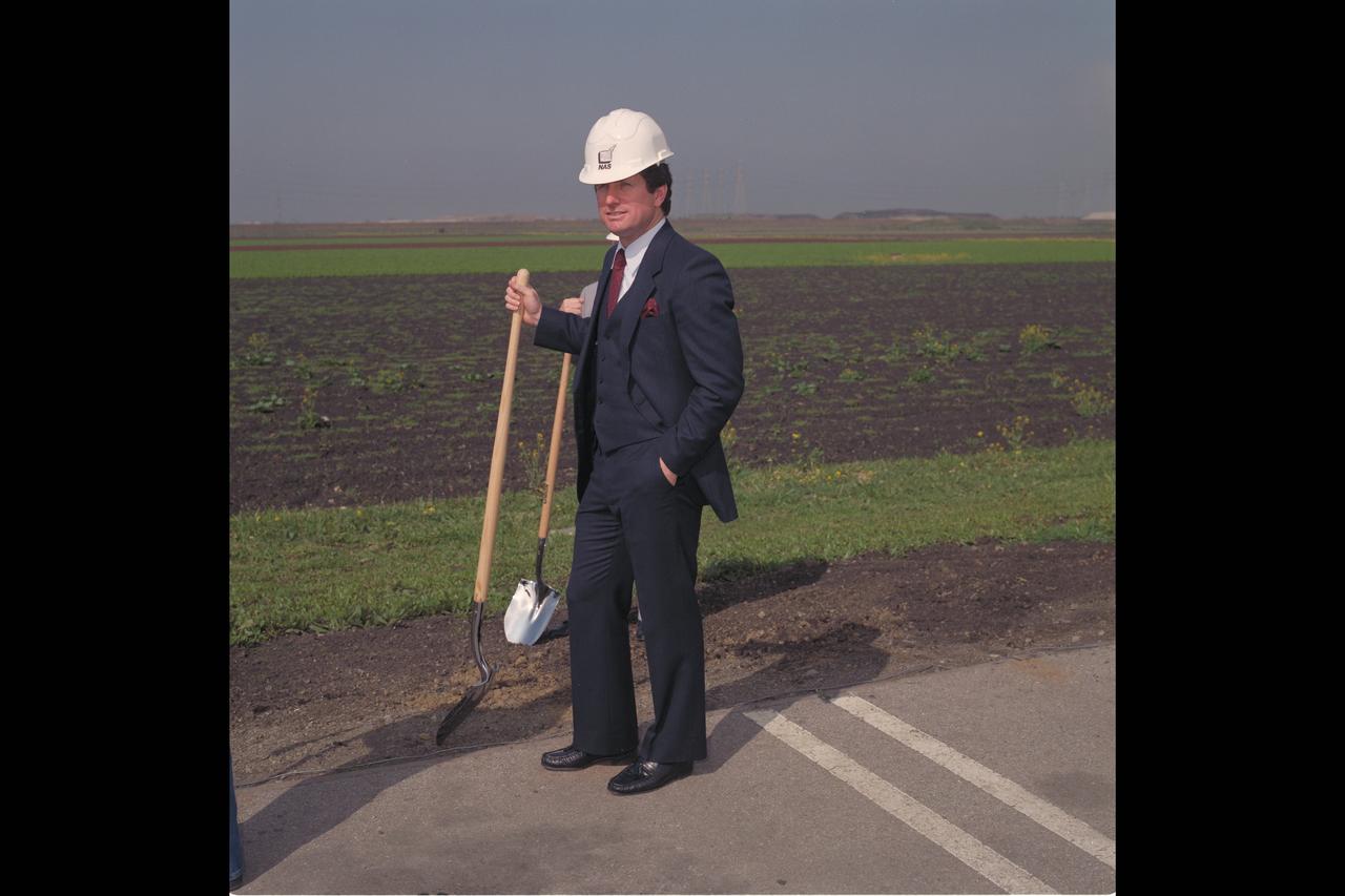 N-258 NAS (Numerical Aerodynamic Simulation) ground breaking with Dr Bill Ballhaus, Ames Director