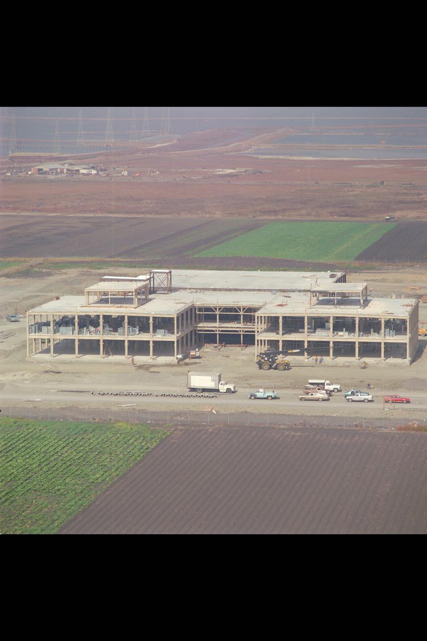 N-258 NAS (Numerical Aerodynamic Simulation) Facility, Aerials of construction site, framing