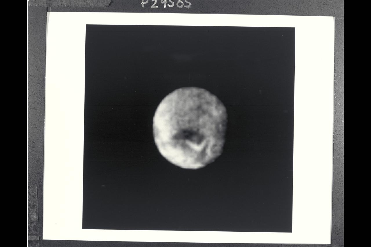 P-29505 Moon Voyager 2 flyby of Uranus' moons