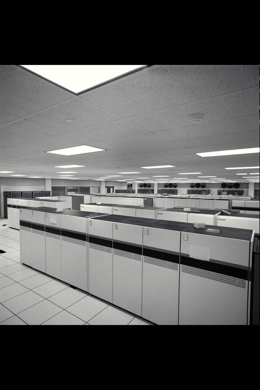 N-258 NAS Facility computer room (construction)