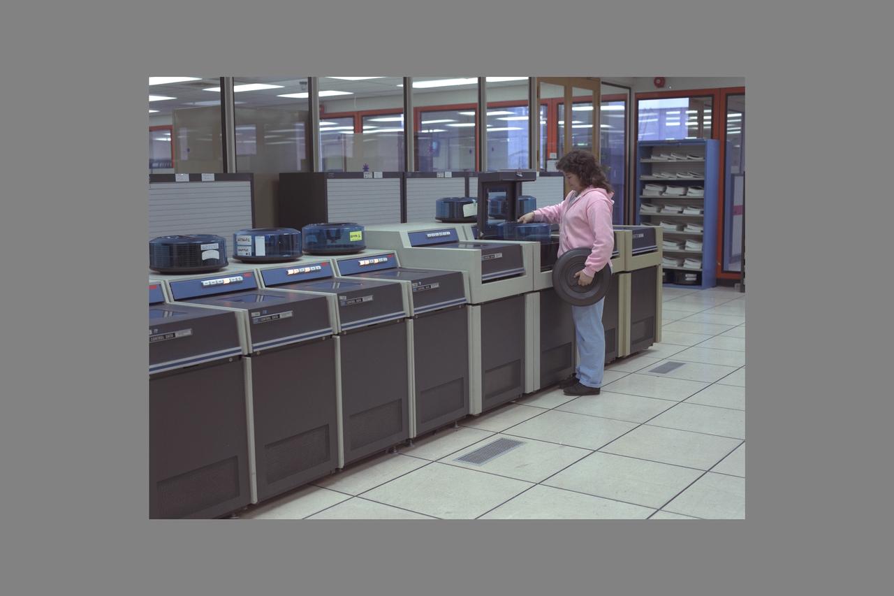 Vertical Motion Simulator VMS-7600 Computer Lab in N-243.