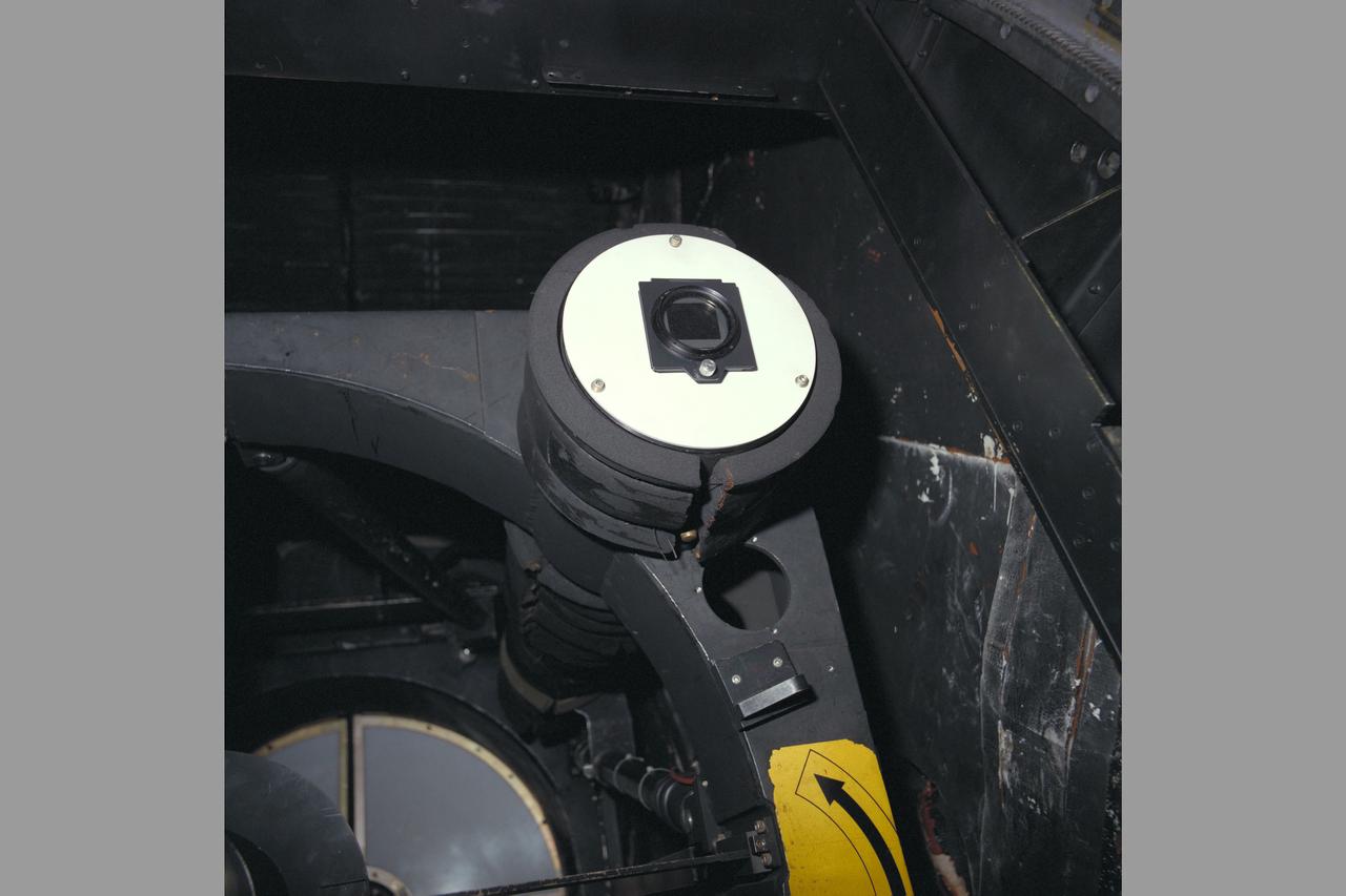 C-141 KAO NASA-714 University of Hawaii Seven-Chan photometer mounted on telescope of the airborne observatory