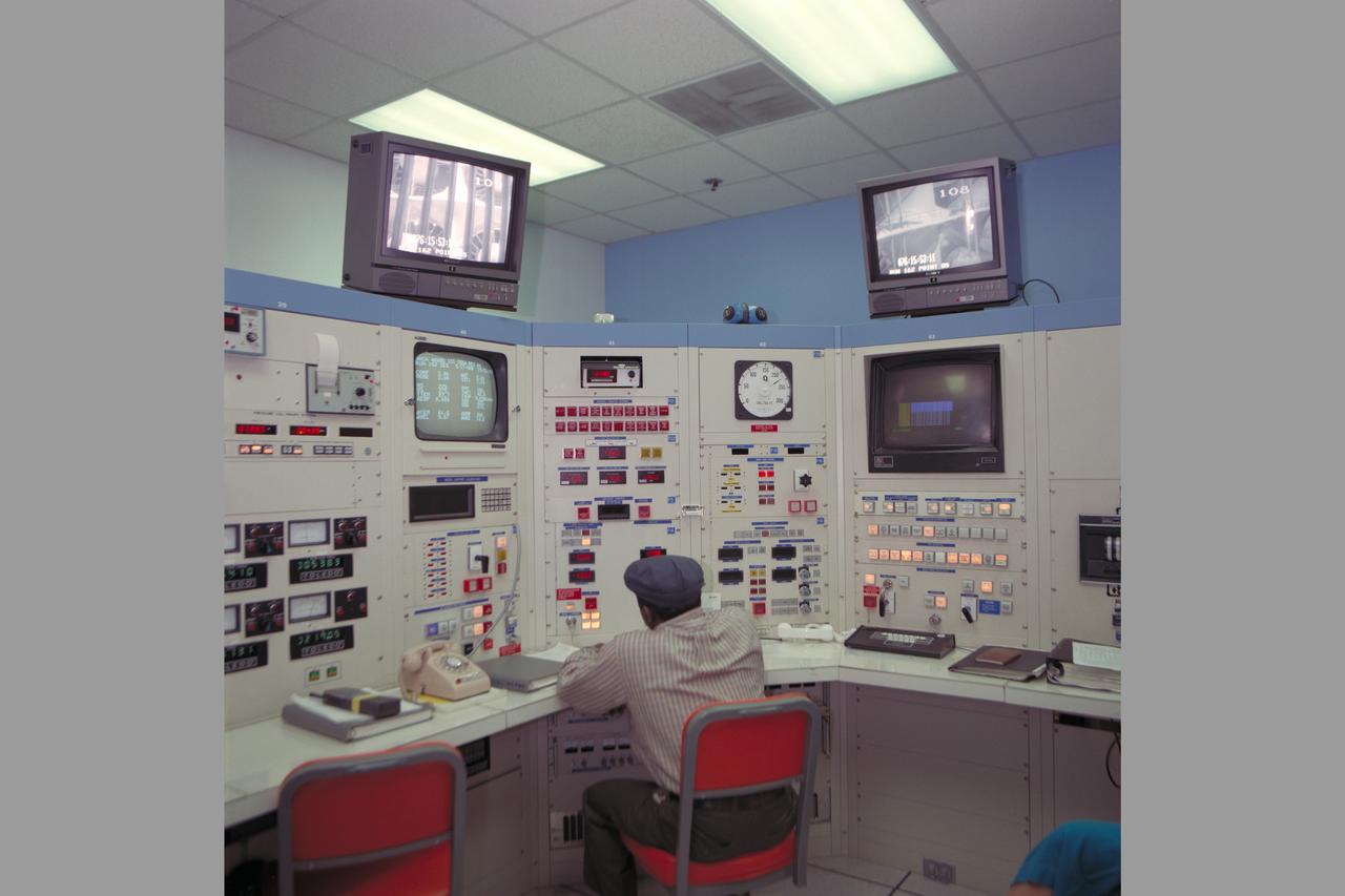Intergrated Systems Test (IST) personnel; 40x80ft w.t. control room after NFAC modification.
