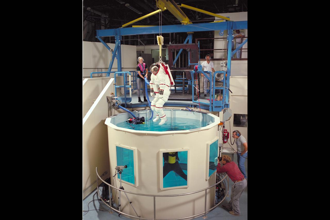 AX-5 SPACE SUIT TESTING AMES NEUTRAL BUOYANCY TANK (NBT) WITH VIC VYKUKAL