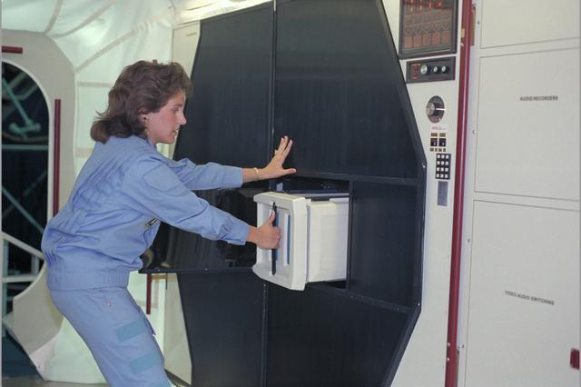 NASA image: ARC-1987-AC87-0837-4