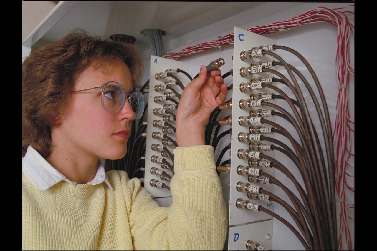 Information & communications system Division personnel at work N-254