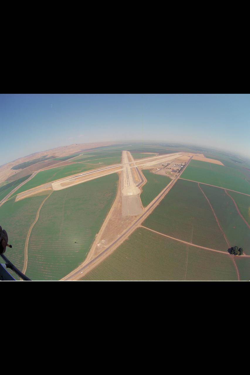 Crows Landing runway approach  (scanning the horizon)