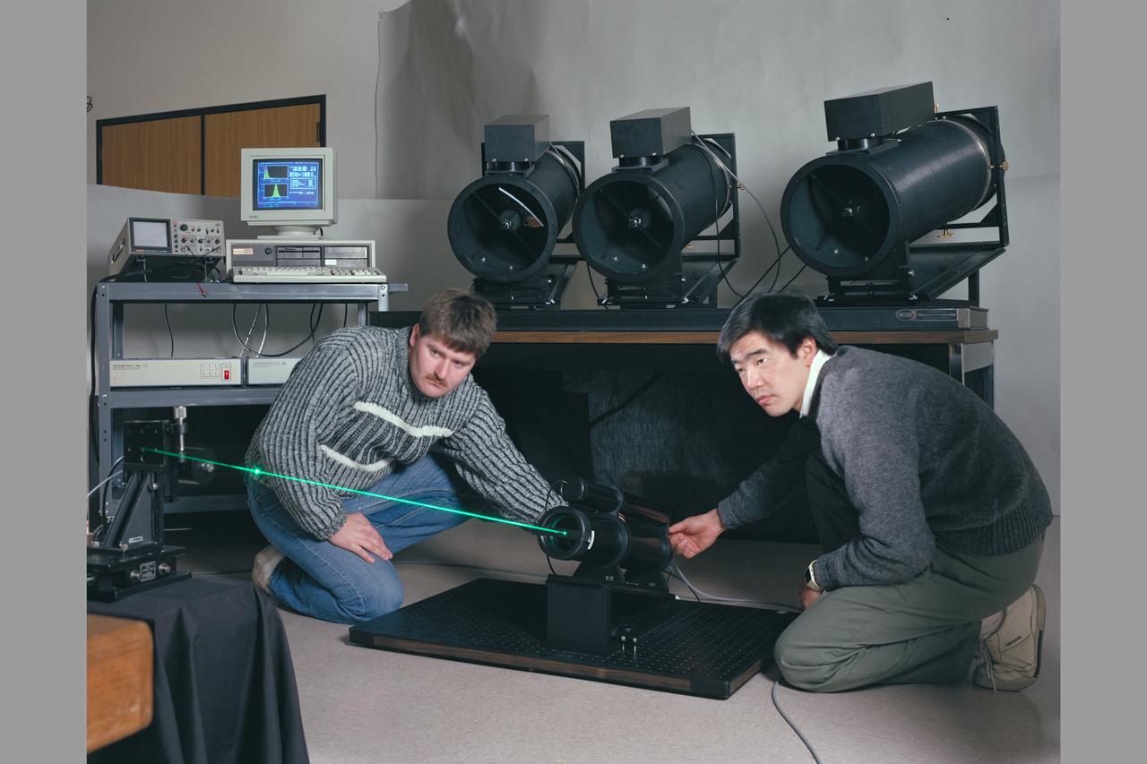 N-213 detector set up for 3d LV (laser velocimeter)