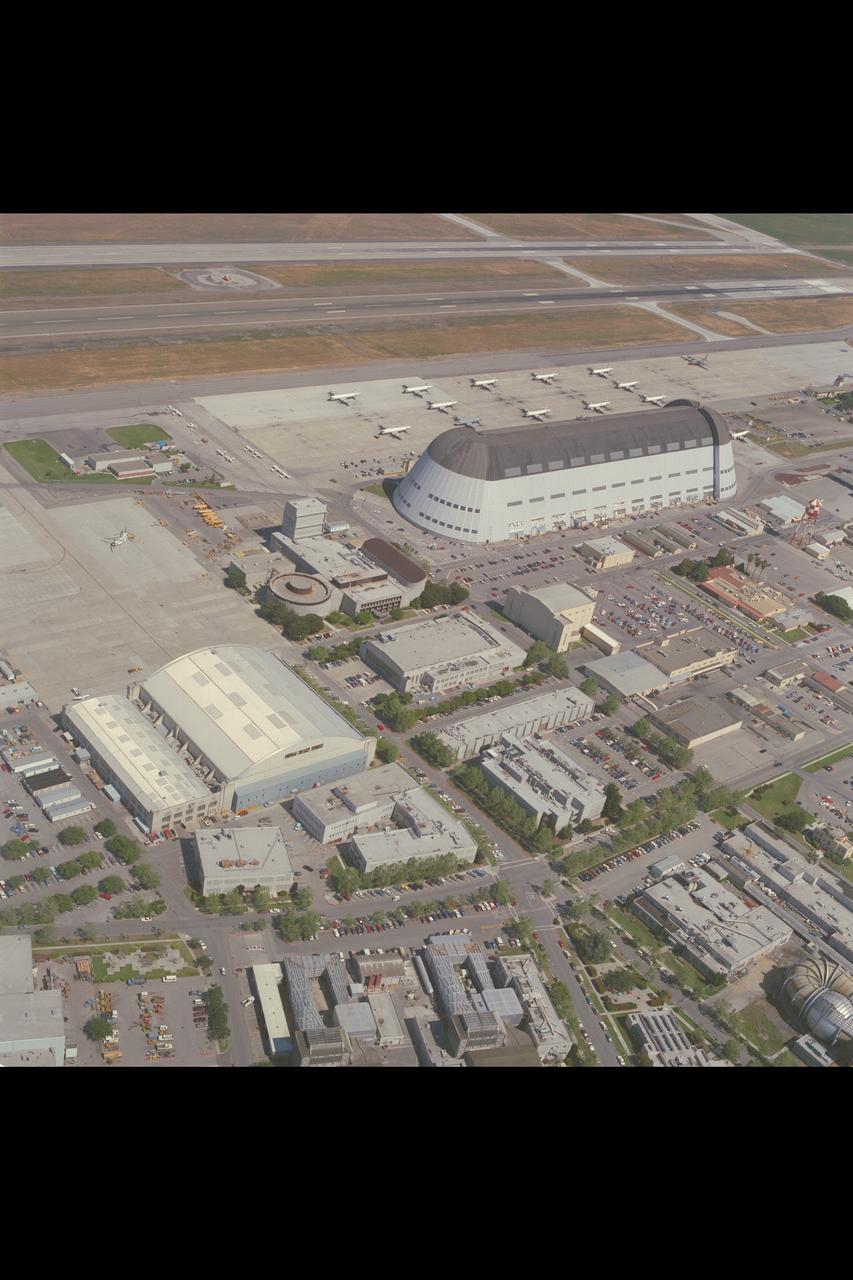 Ames aerial: Hangar 1, N-211 Hangar, N-243 & N-243A, N-239, N-213, N-212