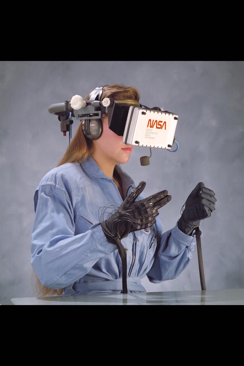 Virtual Environment Reality workstation technology (helmet & gloves)
